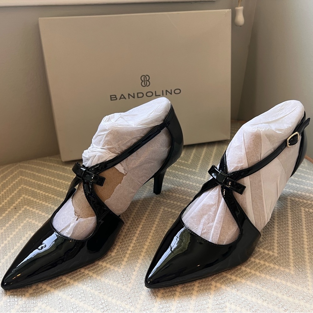 Bandolino Women’s Zeffer Black Patent Pumps